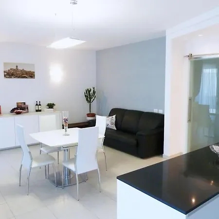 Modern & Strategic * Siena