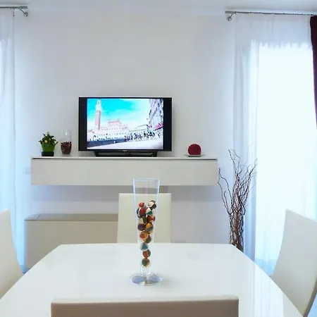 Modern & Strategic * Siena