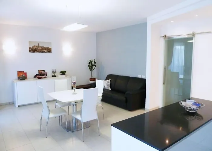 Modern & Strategic * Siena